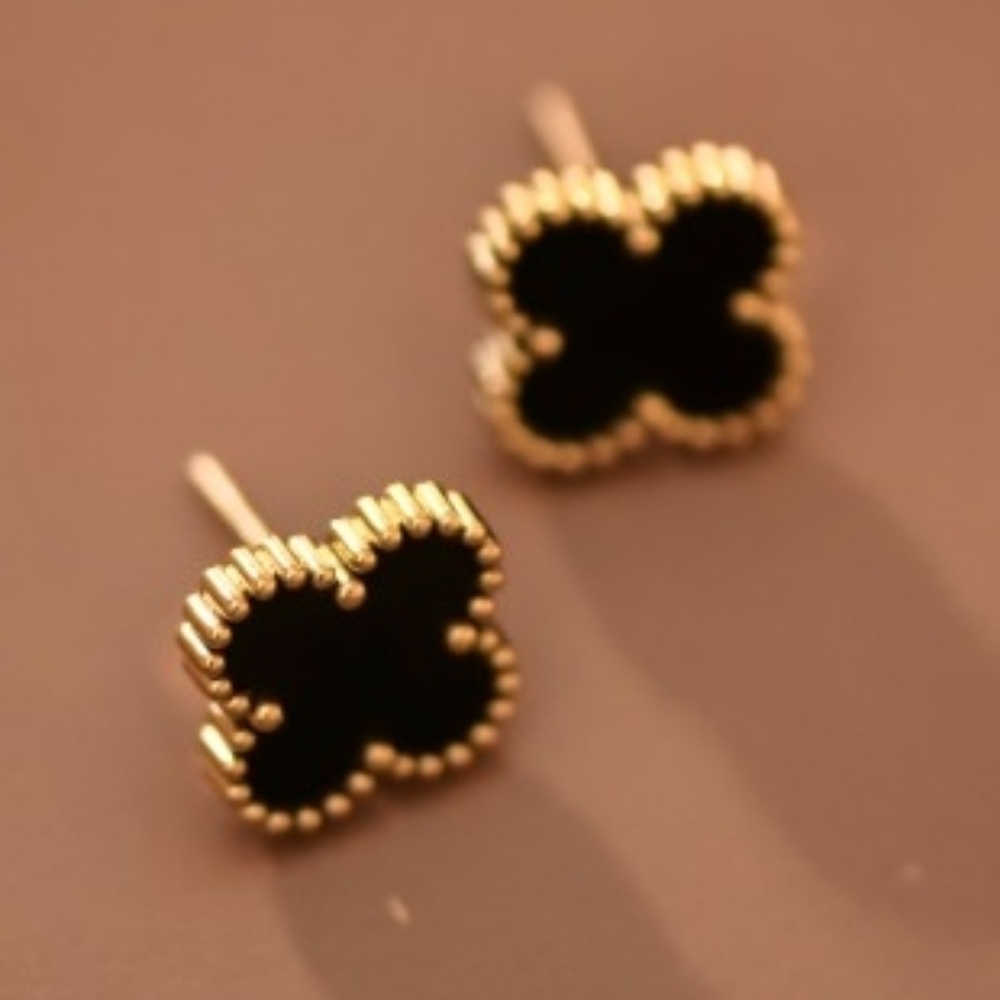 Chic Black and Gold Clover Earrings